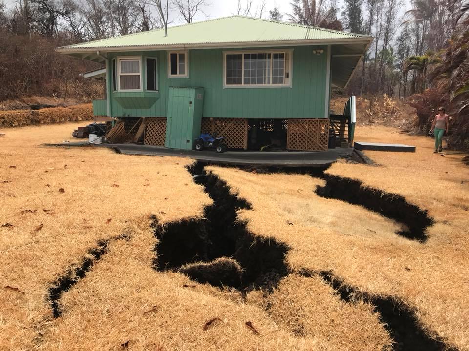 Live Footage House Being Swallowed Up By Pe Le Orgnat Life Products